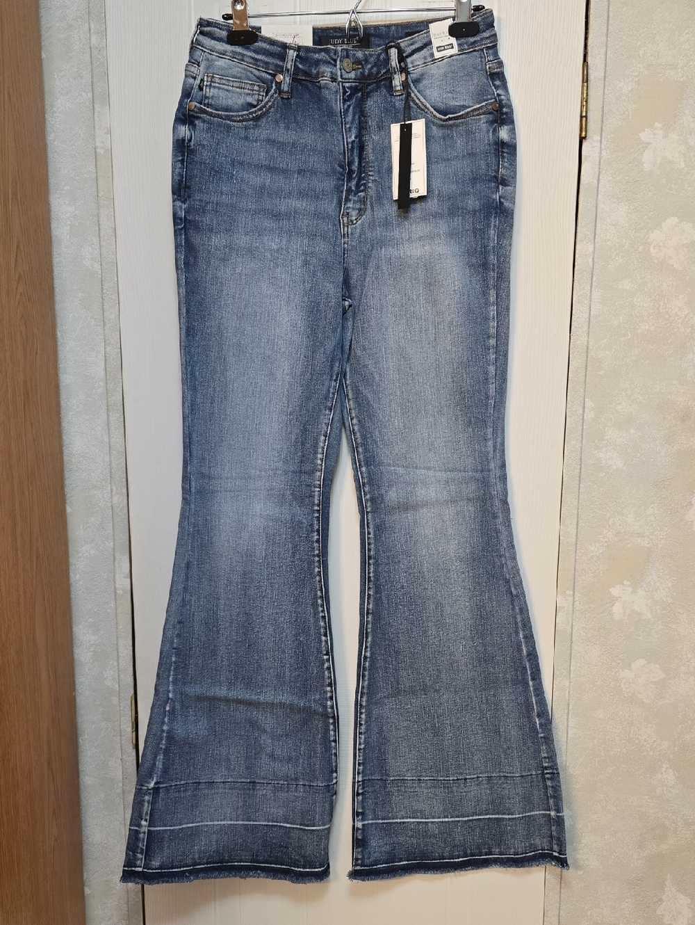 NWT Judy Blue Medium Wash Tummy Control Flare Jeans - Size 11/30